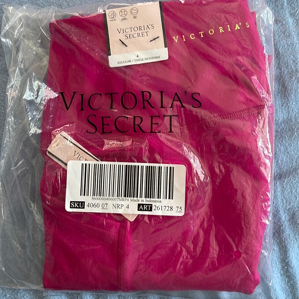 NWT Victoria’s secret leggings‼️